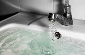 Llave de agua abierta: Efectos de sonido agua cayendo